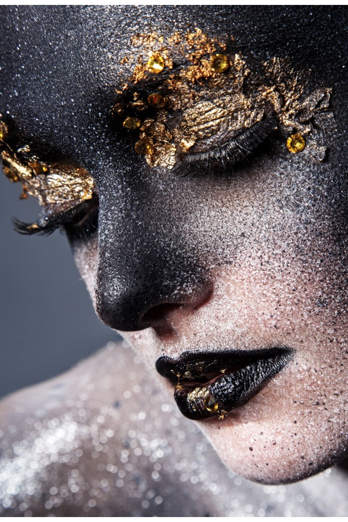 Gold and Black Makeup, Altın ve Siyah Makyaj