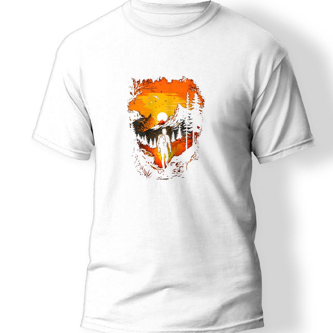 Hiking Man Beyaz Baskılı T-Shirt